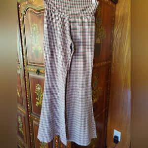 Cute bell bottom pants.